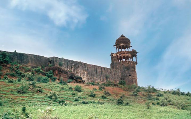 इतिहास को खुद में समेटे हुए मध्य प्रदेश के 17 किले 3 bajrangarh fort
