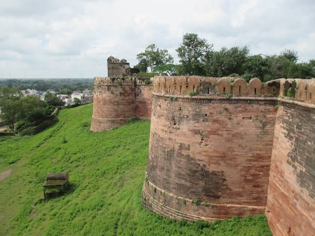 इतिहास को खुद में समेटे हुए मध्य प्रदेश के 17 किले 15 dhar fort