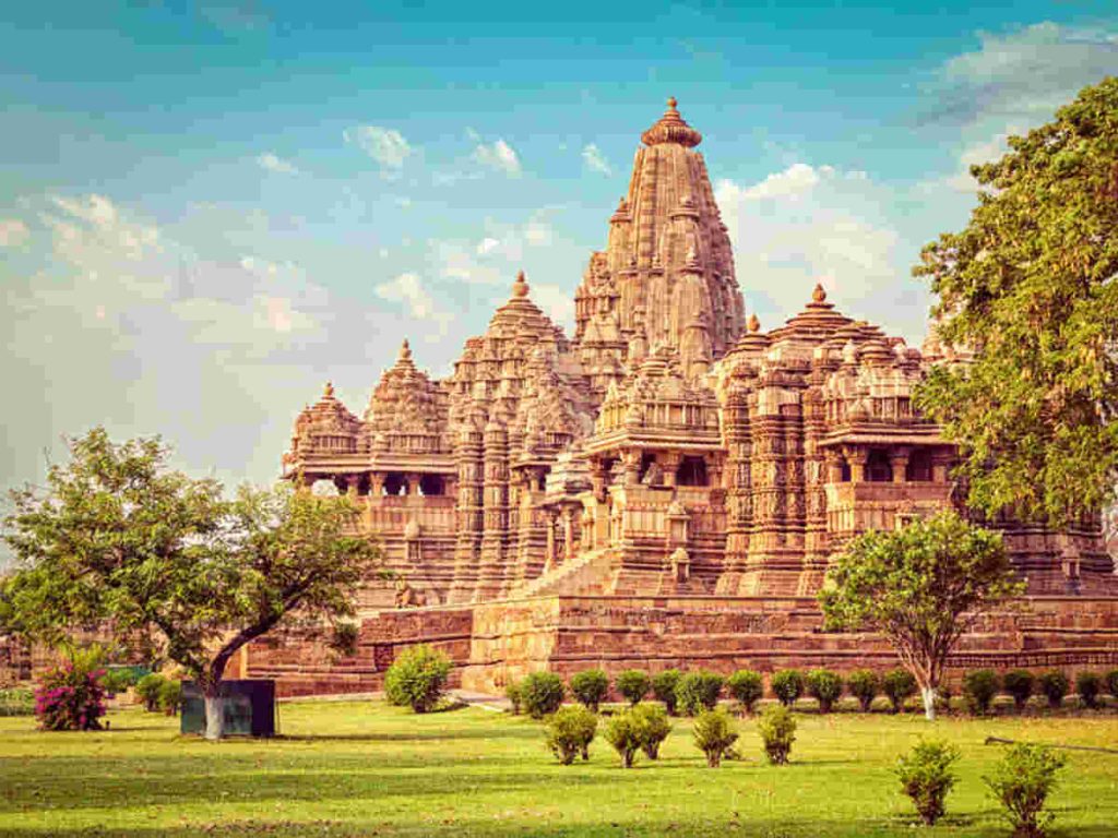 Khajuraho Temple: दुनिया में जीवंत और चमत्कारिक है खजुराहो के प्रमुख मंदिर 1 kandariya mahadev temple1
