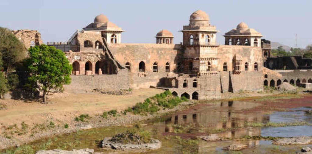 इतिहास को खुद में समेटे हुए मध्य प्रदेश के 17 किले 14 mandu fort 1 1
