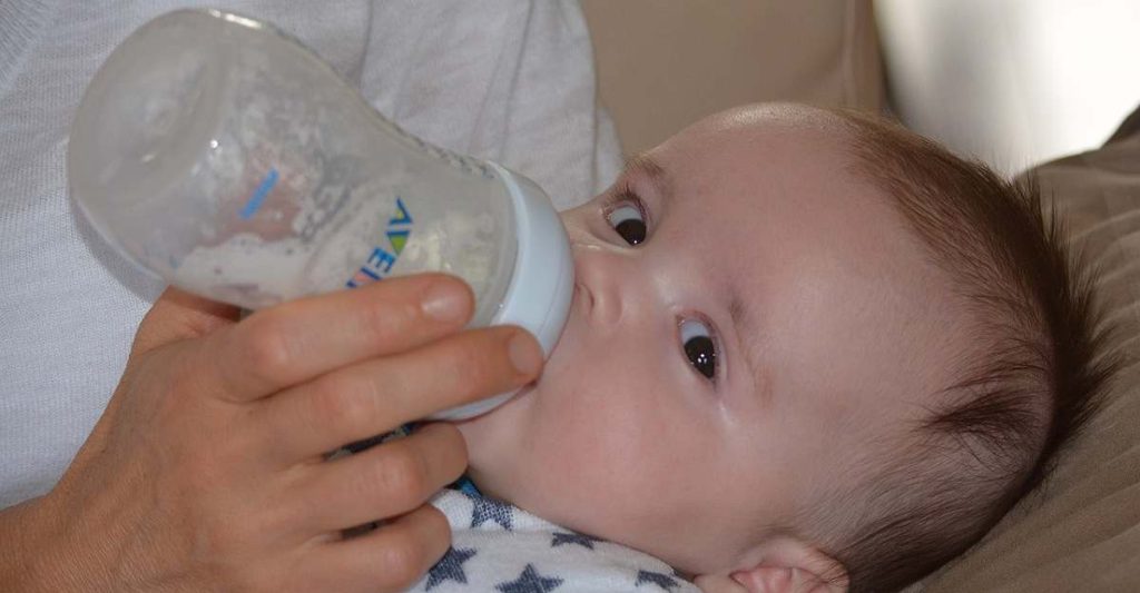 drinkingmilkababy