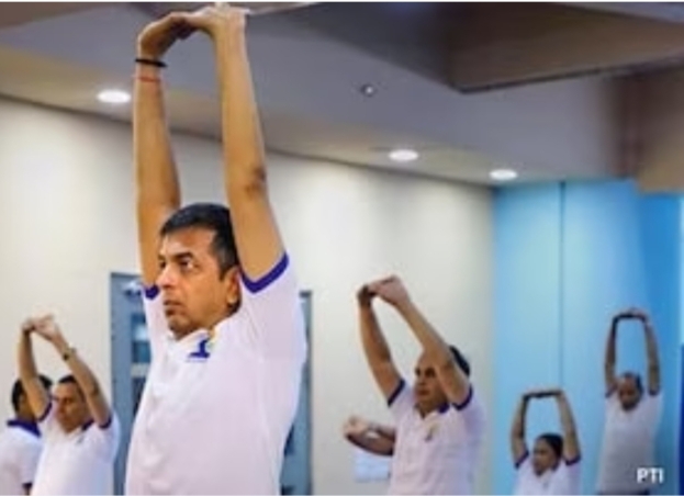 CJI: सुबह 3:30 बजे योग, वीगन डाइट’ ऐसे फिट रहते हैं प्रधान न्यायाधीश डी वाई चंद्रचूड़… CJI सुबह 330 बजे योग वीगन डाइट ऐसे फिट रहते