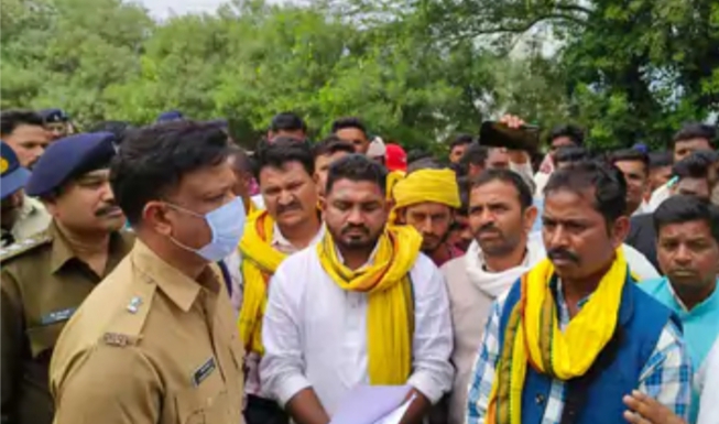 MP: कमलेश्वर डोडियार के समर्थन में उतरा जयस, बोले- विधायक पर झूठी FIR हुई MP कमलेश्वर डोडियार के समर्थन में उतरा जयस बोले विधायक