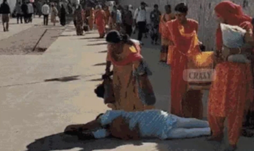 MP: कुबेरेश्वर धाम आए बुजुर्ग की हार्ट अटैक से मौतः लखनऊ से परिवार के साथ रुद्राक्ष महोत्सव में पहुंचे थे; डिप्टी रेंजर की तबीयत भी बिगड़ी MP कुबेरेश्वर धाम आए बुजुर्ग की हार्ट अटैक से मौतः