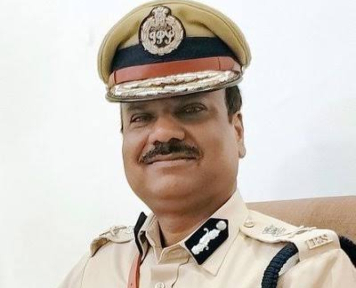 MP: कैलाश मकवाना की सीआर सीएम ने सुधरी, बन सकते हैं अगले डीजीपी MP कैलाश मकवाना की सीआर सीएम ने सुधरी बन सकते