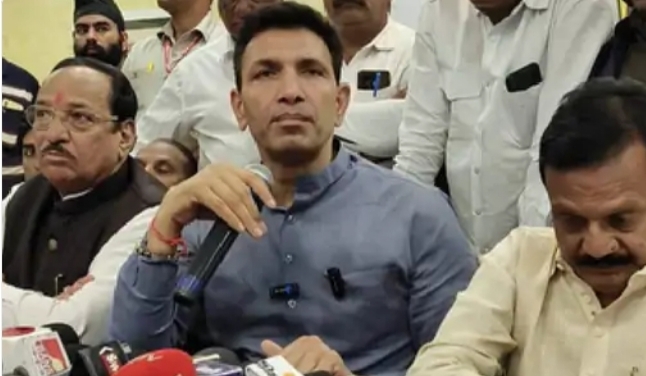 MP: पटवारी का दर्द छलका -संघर्ष के समय पद-प्रतिष्ठा वाले पीछे हट रहे, PCC चीफ ने कहा- जिन्हें अवैध धंधे करना है, वे BJP में शामिल हो रहे… MP पटवारी का दर्द छलका संघर्ष के समय पद प्रतिष्ठा वाले