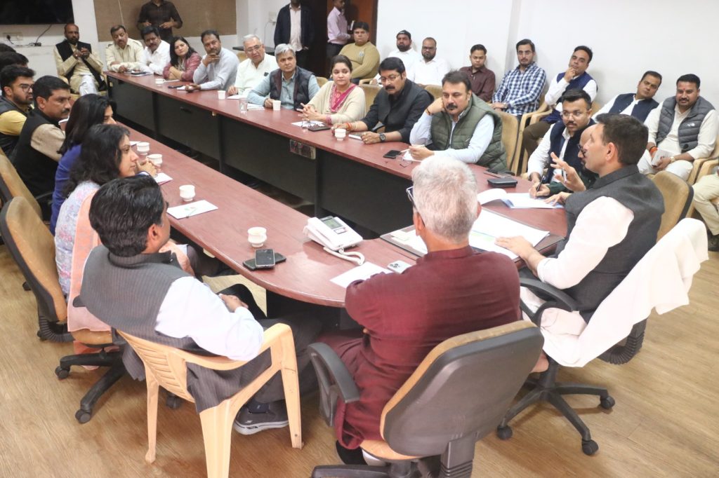 MP भाजपा के जनविरोधी मुद्दों को पूरी मुखरता से उठाएं