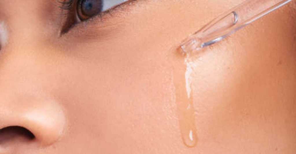 घर पर बनाएं प्राकृतिक फेस सीरम, पाएं निखरी और ग्लोइंग त्वचा faceserum