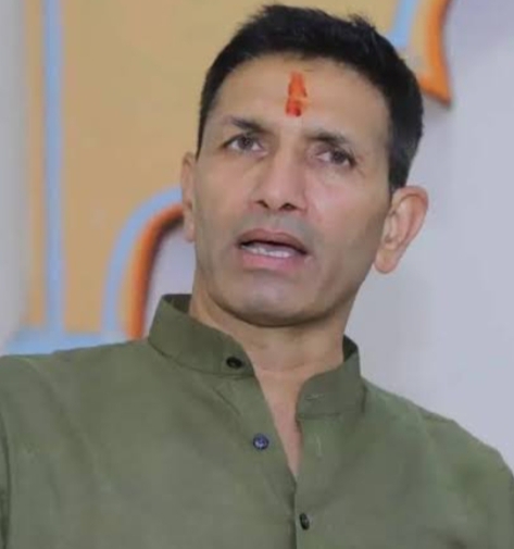 दुष्कर्म पीड़िता को सुरक्षा देने की बजाय पीड़िता को डर का एहसास कराना, यह अपराधियों के सामने सरकार का आत्मसमर्पण : जीतू पटवारी दुष्कर्म पीड़िता को सुरक्षा देने की बजाय पीड़िता को डर