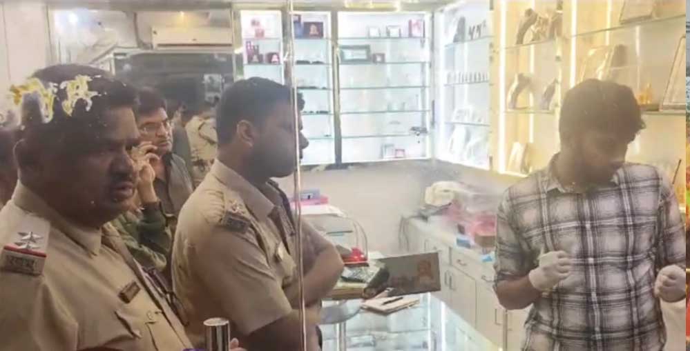 Bhopal Crime News: बागसेवनिया में हुई ज्वेलरी की दुकान पर लूट का पुलिस ने किया खुलासा, जीजा-साले सरगना 1 17A 44