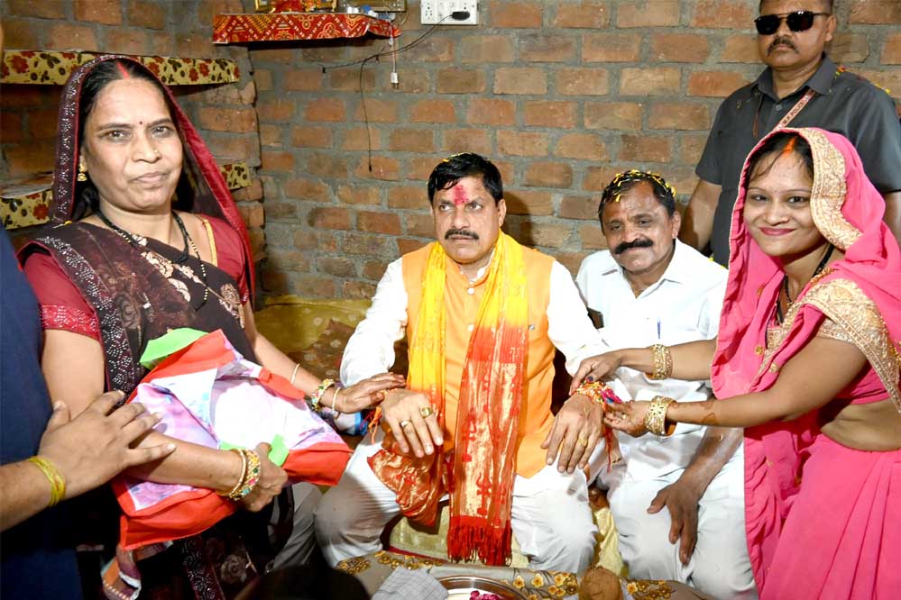 लाड़ली बहनों का प्रेम और आशिर्वाद सदैव मिलता रहे : मुख्यमंत्री डॉ.यादव 1 20A 13
