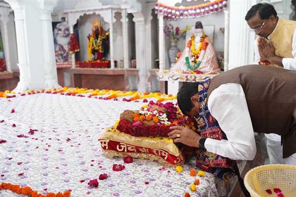 मुख्यमंत्री डॉ. यादव ने वाल्मीकि धाम सिद्धपीठ में किया दर्शन-पूजन 1 20A 83