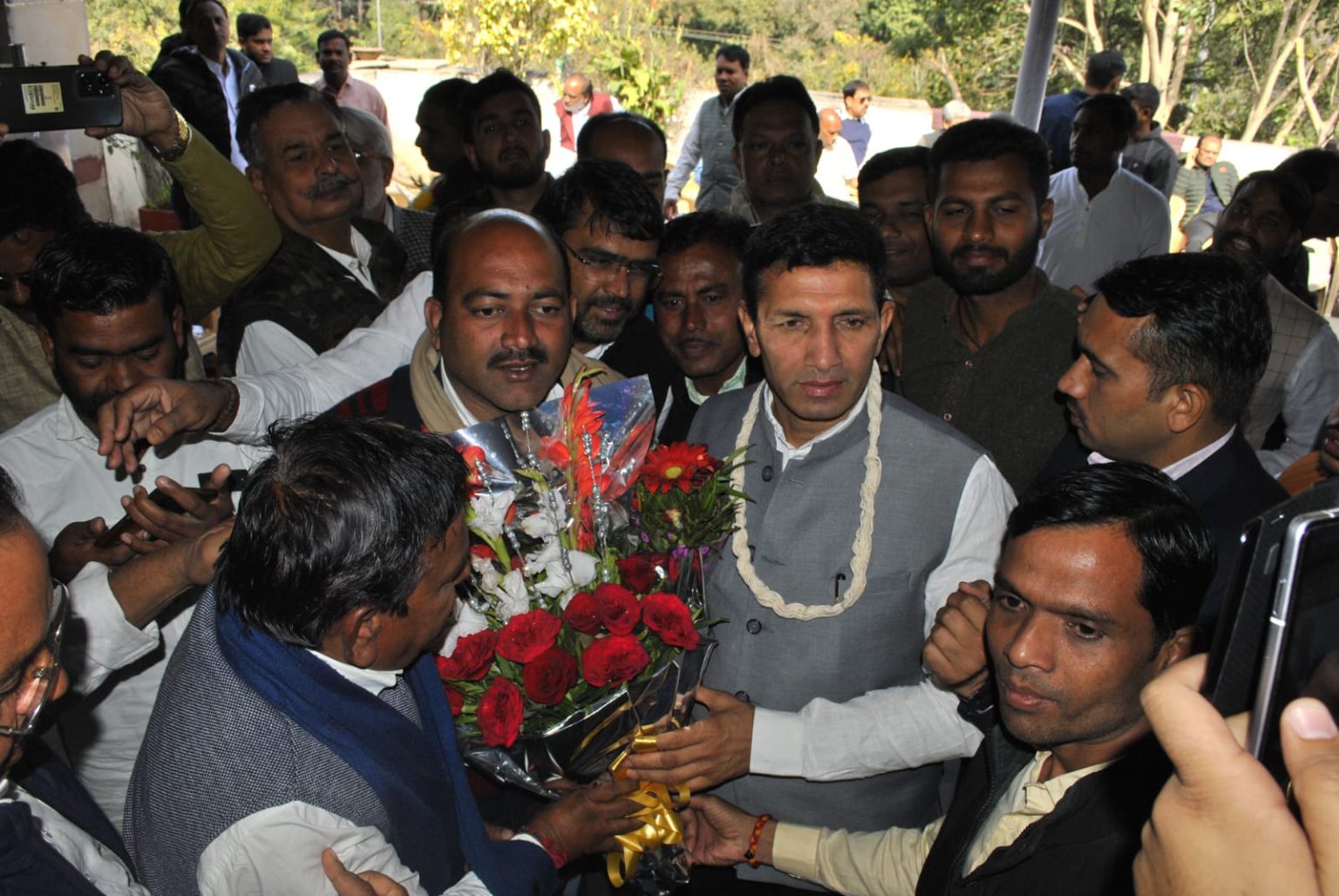 MP केंद्र सरकार द्वारा लोकसभा राज्यसभा के 142 सांसदों के निलंबन