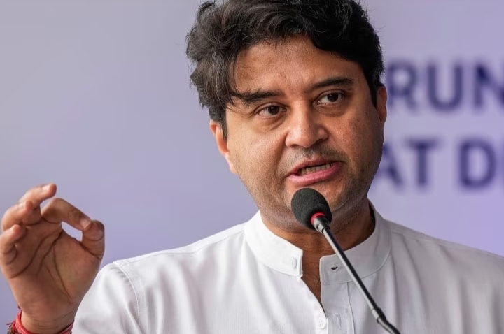 MP Election 2023: कमलनाथ और दिग्विजय सिंह पर सिंधिया का तंज, ‘ऐसी बात कर रहे हैं तो सत्ता आने पर क्या होगा..? MP Election 2023 कमलनाथ और दिग्विजय सिंह पर सिंधिया का