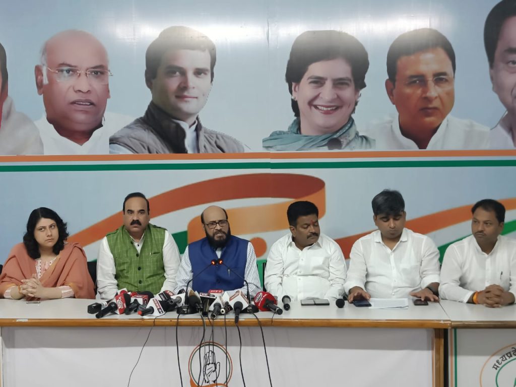 MP: सामूहिक बलात्कार के आरोपी विजयवर्गीय ने छुपाया सच, कांग्रेस की आपत्ति को जिला निर्वाचन अधिकारी ने दबाव मे किया खारिज MP सामूहिक बलात्कार के आरोपी विजयवर्गीय ने छुपाया सच कांग्रेस