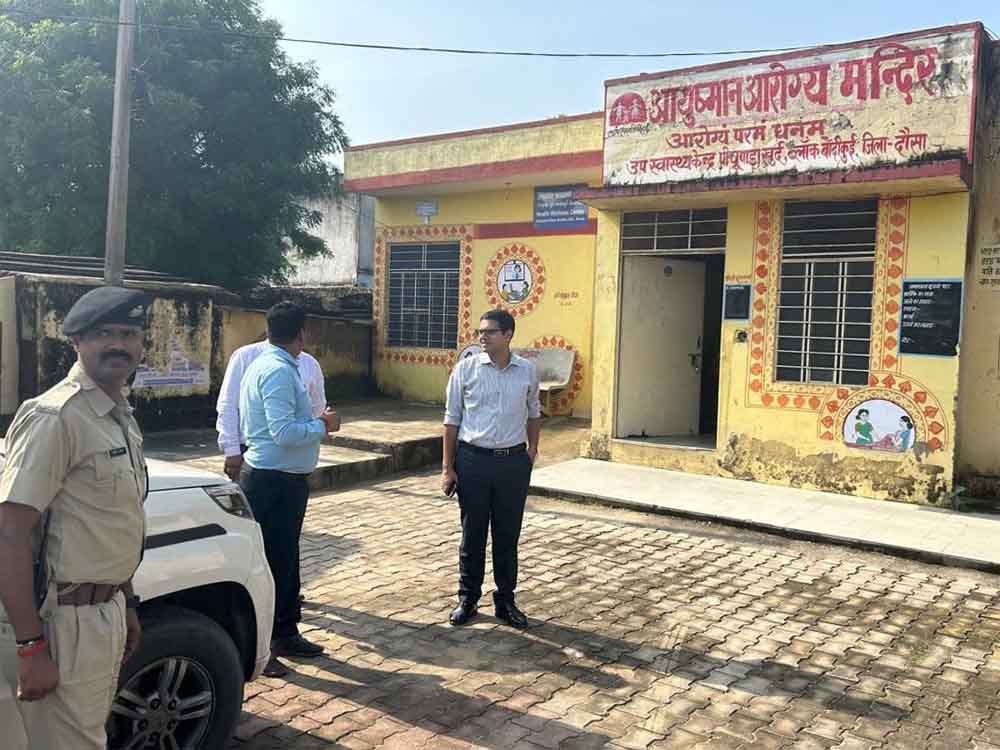 राजस्थान-दौसा के बांदीकुई में खारा पानी मिलने पर कलेक्टर ने अधिकारियों को फटकारा 1 Rajasthan 01 2 18