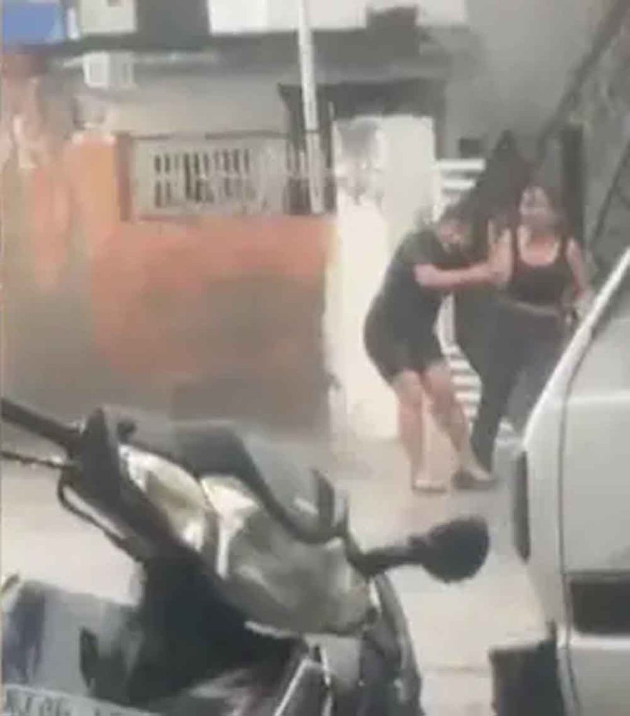 राजस्थान-अजमेर की दो युवतियों में आपसी कहासुनी में जमकर मारपीट