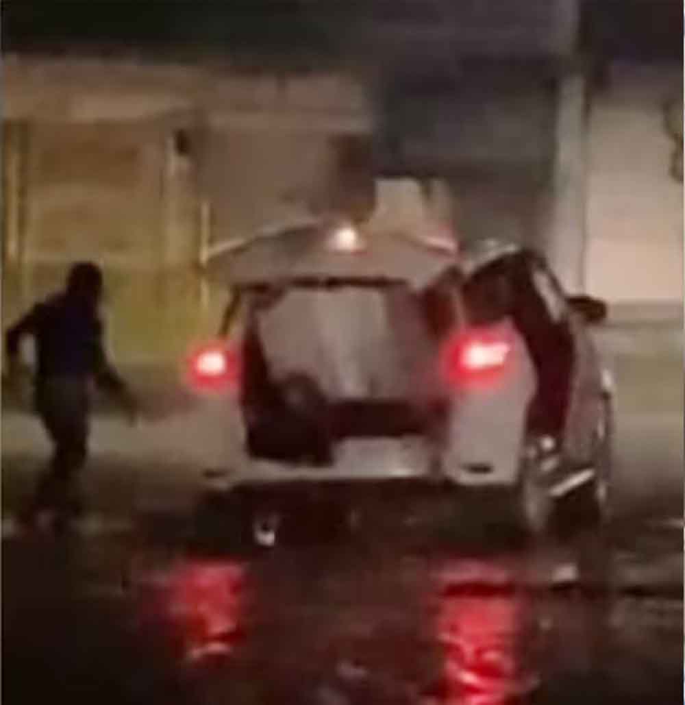 राजस्थान-जयपुर में कार से बांधकर चार लाख रुपये से भरा एटीएम उखाड़ ले गए बदमाश 1 Rajasthan 03 2 6