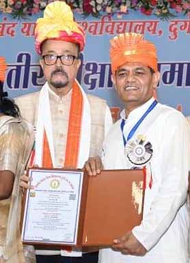 आईपीएस रतन लाल डांगी ने बीआईटी भिलाई के ऑडिटोरियम में राज्यपाल रामेन डेका के हाथों पीएचडी की डिग्री की प्राप्त 1 Ratan dangi2