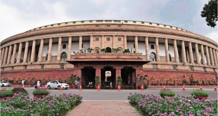 Sansad: स्पेशल सेशन में 4 बिल पेश होंगे, इनमें चुनाव आयुक्त की नियुक्ति के साथ ही एडवोकेट प्रोटेक्शन बिल भी शामिल Sansad स्पेशल सेशन में 4 बिल पेश होंगे इनमें चुनाव