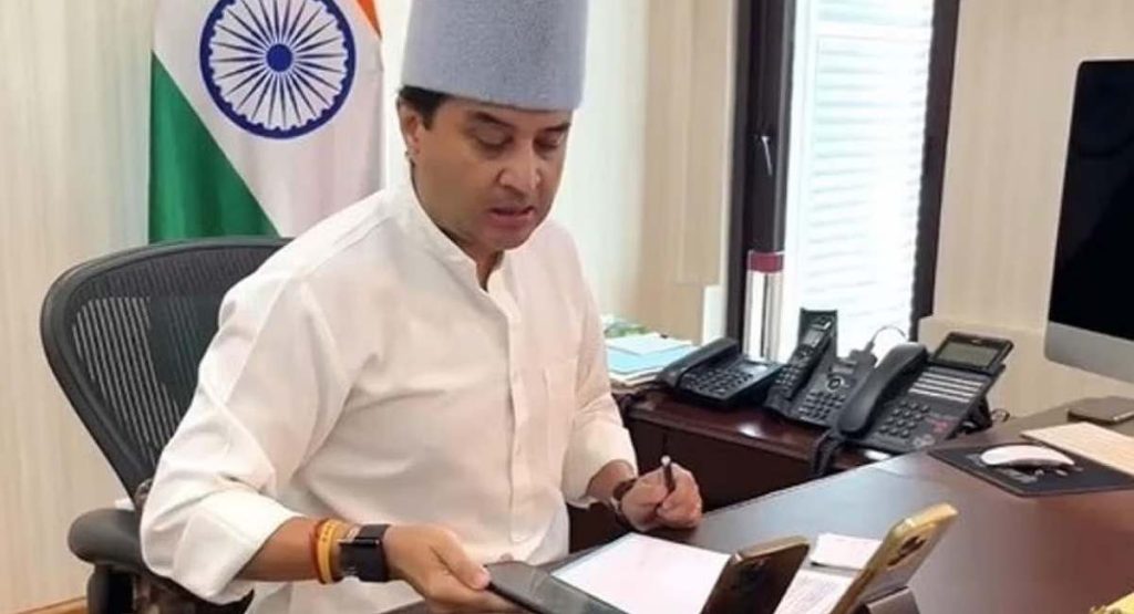 केंद्रीय मंत्री ज्योतिरादित्य सिंधिया ने कहा “मैं हूं ना”, रात भर जागकर बाढ़ में फंसे 12 लोगों का कराया रेस्क्यू jyotiraditya scindia