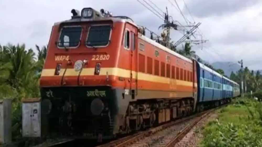 भोपाल-दिल्ली और मुंबई की ओर जाने वाली ट्रेनों में वेटिंग अधिक, वंदे भारत और शताब्दी खाली 1 train A 49 1