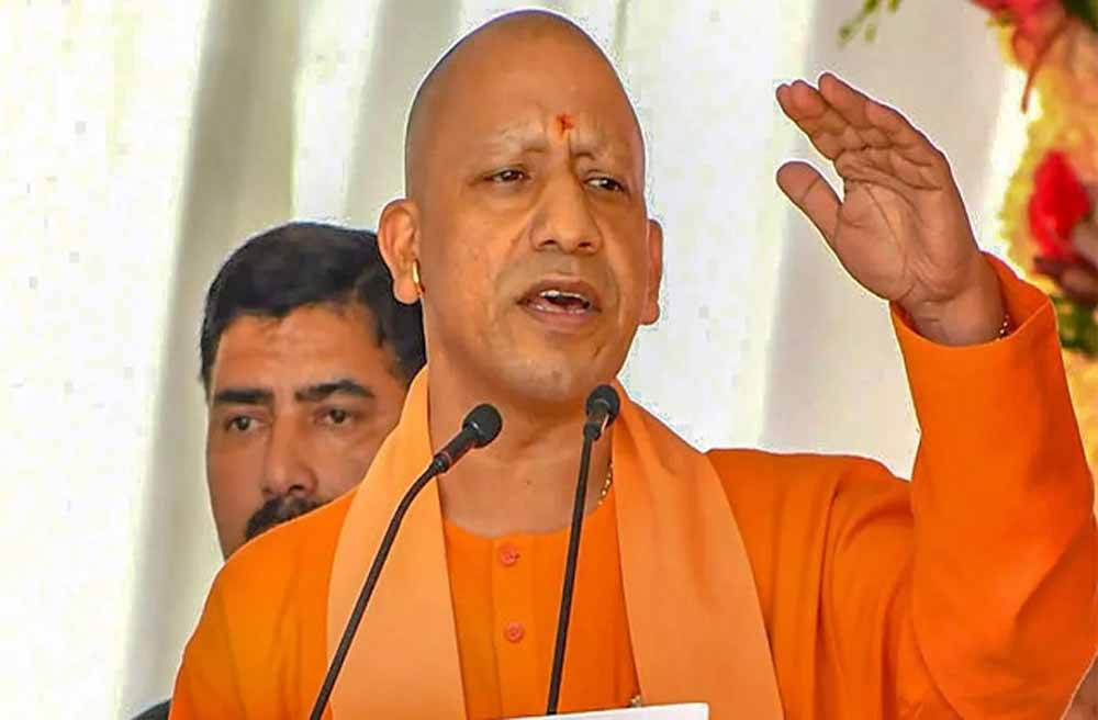 आगरा में मुख्यमंत्री योगी ने महत्वपूर्ण बयान दिया, राष्ट्र से बढ़कर कुछ भी नहीं है। राष्ट्र तब ही सशक्त रहेगा जब हम एकजुट रहेंगे 1 yogi1 11