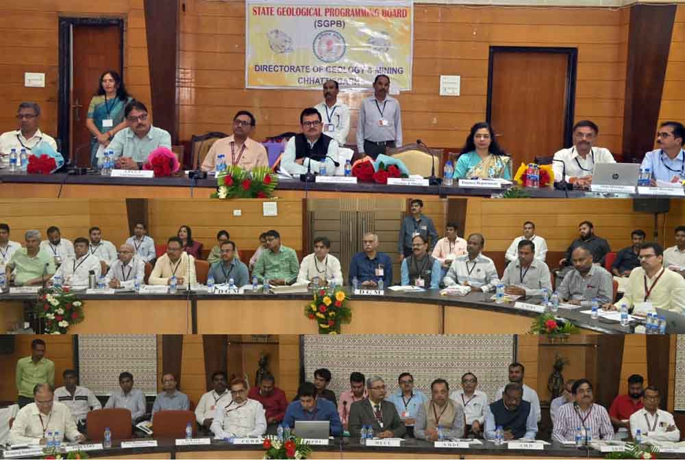 छत्तीसगढ़ में तकनीकी उपयोग कर खनिजों की करें खोज : सचिव छत्तीसगढ़ में तकनीकी उपयोग कर खनिजों की करें खोज : सचिव