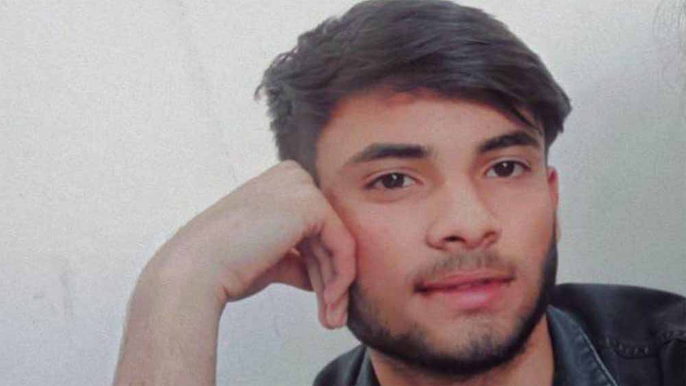 छात्र के खिलाफ टीचर ने की दुष्कर्म की शिकायत, थाने से छूटते ही घर पहुंचकर लगा ली फांसी, परिजनों ने जमकर किया हंगामा छात्र के खिलाफ टीचर ने की दुष्कर्म की शिकायत, थाने से छूटते ही घर पहुंचकर लगा ली फांसी, परिजनों ने जमकर किया हंगामा