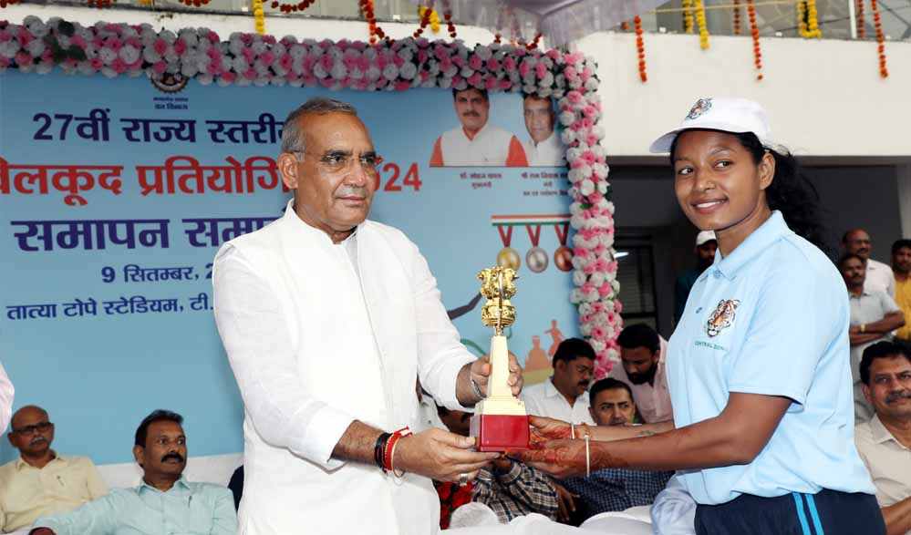 जीवन में स्वस्थ रहने के लिये खेल बहुत आवश्यक है : वन मंत्री रावत 1 10A 23