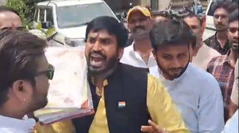 भाजपा की आदिवासी महिला पार्षद ने नेता प्रतिपक्ष और कांग्रेस पार्षद के खिलाफ केस दर्ज कराया 1 14A 26