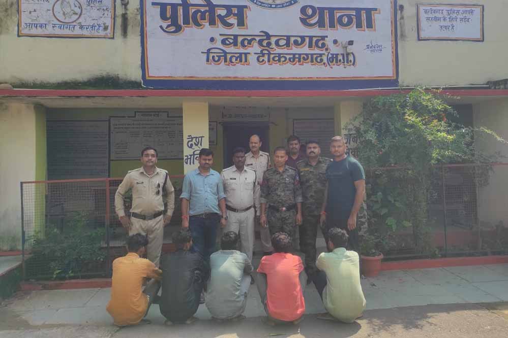 24 घण्टे के अंदर चोरी गया मशरूका बरामद, 05 आरोपियों को गिरफ्तार कर न्यायालय पेश किया