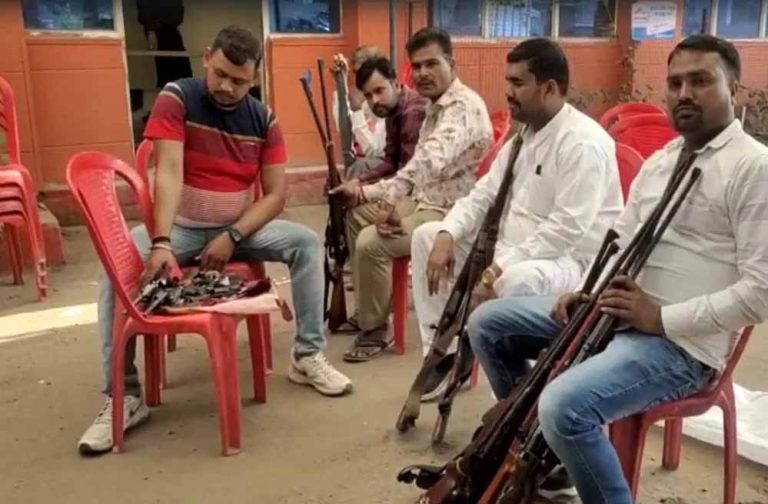 ऐसा क्या किया विभाग ने की 284 लोग दौड़े- दौड़े पहुंचे बिजली ऑफिस, जमा कराए 41 लाख रुपये, जाने क्या है मामला
