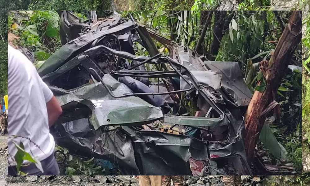 गाड़ी खाई में गिरने से एक जेसीओ समेत चार जवानों की मौत 1 5A 133