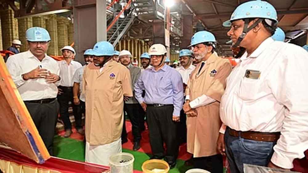 छत्तीसगढ़-दुर्ग में भिलाई स्टील प्लांट की इकाइयों का केन्द्रीय इस्पात मंत्री कुमारस्वामी ने लिया जायजा 1 Chhattisgarh 03 2 15