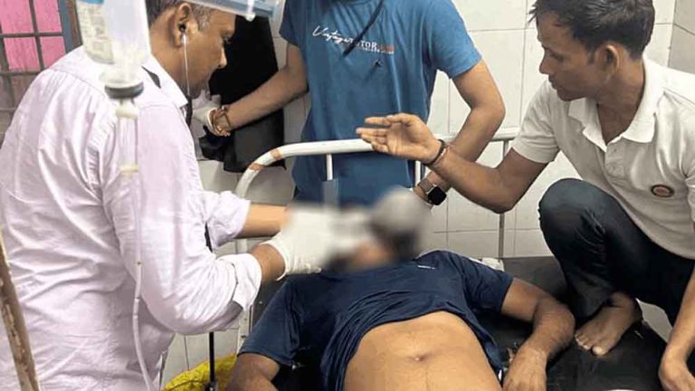 छत्तीसगढ़ में किसान ने खेतों में तालाब का पानी भरने से तंग आकर खाया जहर