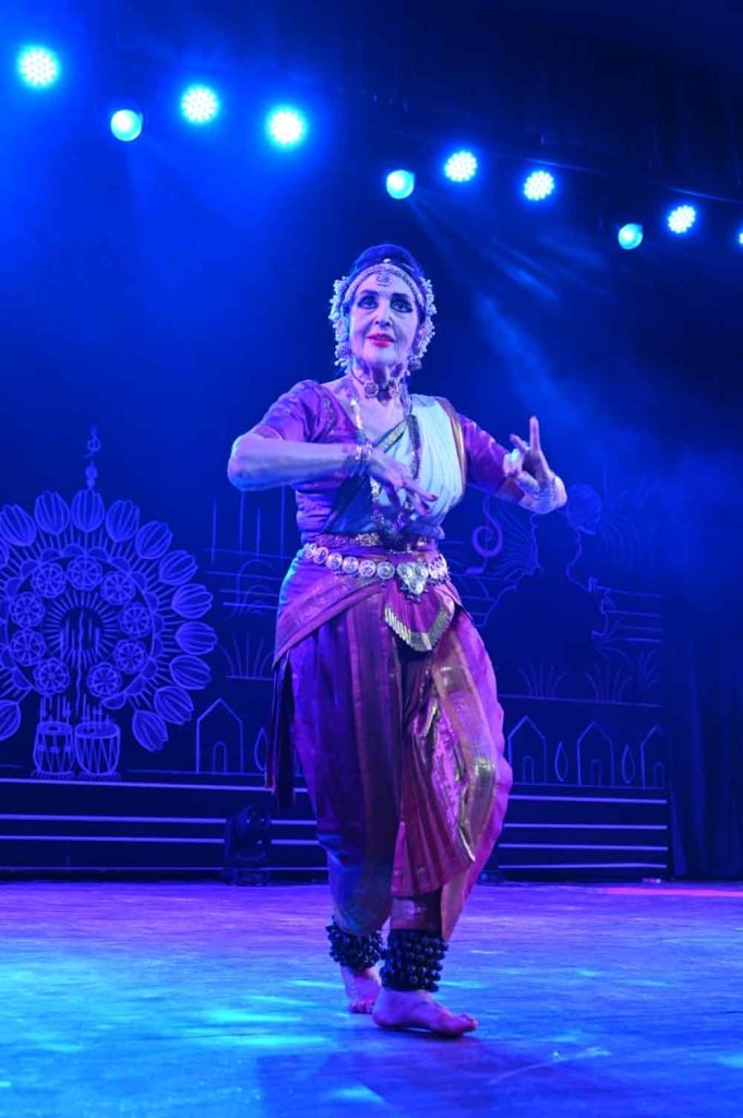 छत्तीसगढ़-रायगढ़ में चक्रधर समारोह में पद्मश्री अनुज शर्मा ने सुनाए सुमधुर गीत छत्तीसगढ़-रायगढ़ में चक्रधर समारोह में पद्मश्री अनुज शर्मा ने सुनाए सुमधुर गीत