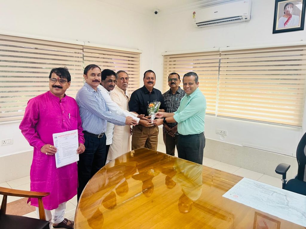 एसईसी रेलवे के मंडल प्रबंधक से प्रतिनिधि मंडल की सौजन्य भेंट, रेल सुविधाओं पर हुई चर्चा IMG 20240911 WA0008