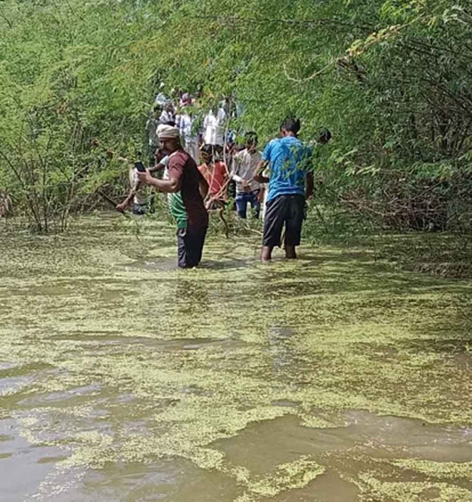 राजस्थान-दौसा में दलदली रास्ते से श्मशान तक पहुंची शव यात्रा राजस्थान-दौसा में दलदली रास्ते से श्मशान तक पहुंची शव यात्रा