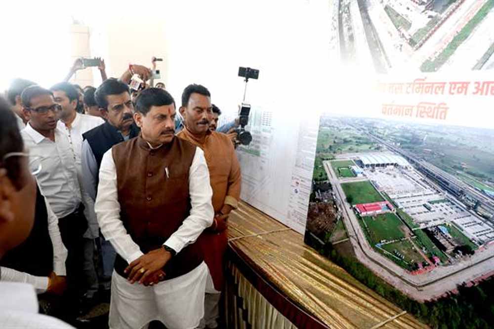 बस टर्मिनल से इंदौर और मध्यप्रदेश का देश में बढ़ेगा गौरव, मुख्यमंत्री ने किया बस टर्मिनल का निरीक्षण 1 cm mo 1