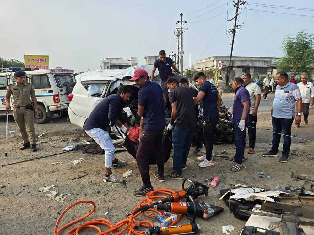 गुजरात के साबरकांठा जिले में हिम्मतनगर के पास भीषण सड़क हादसा, 7 लोगों की मौके पर मौत 1 gujrat1