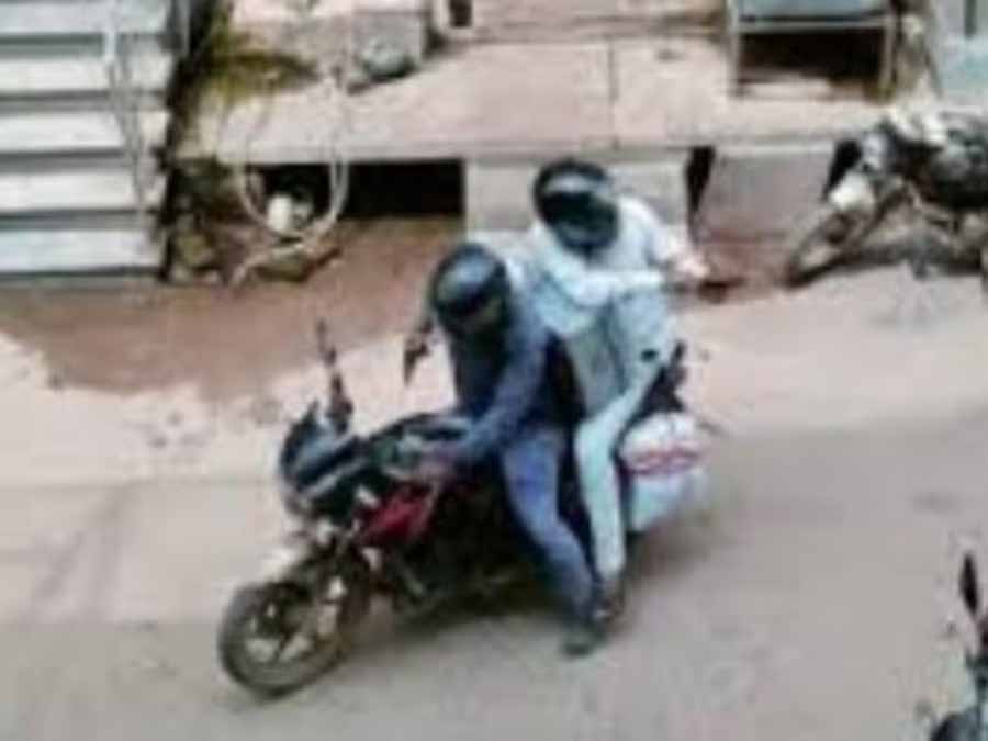 एक साल बाद पकड़ाया मिर्जापुर एक्सिस बैंक कैश वैन लूट में शामिल लुटेरा 1 mirzapur