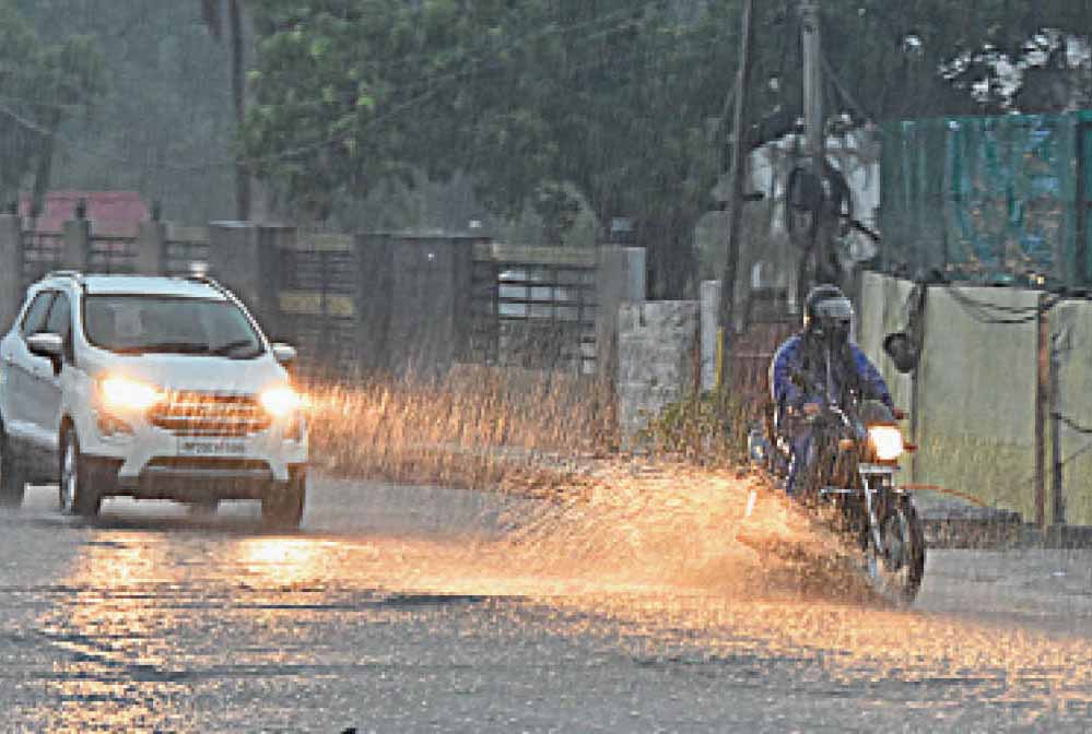 CG के जिलों में इतने प्रतिशत औसत वर्षा दर्ज, अब तक 1121.3 मि.मी. 1 rain A 36 3 8