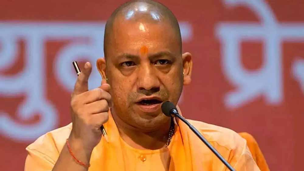 सड़कों की मरम्मत का काम अच्छी गुणवत्ता के साथ होना चाहिए, जब तक हाईवे का काम पूरा नहीं, तब तक टोल टैक्स नहीं : सीएम योगी 1 yogi02