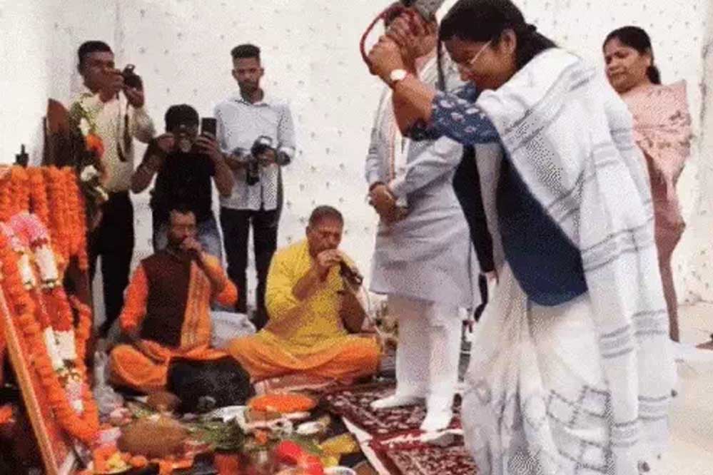 MP में पहली बार बड़े स्तर पर शस्त्र पूजन,राजेंद्र शुक्ल रीवा में की शस्त्र पूजा 1 12A 36
