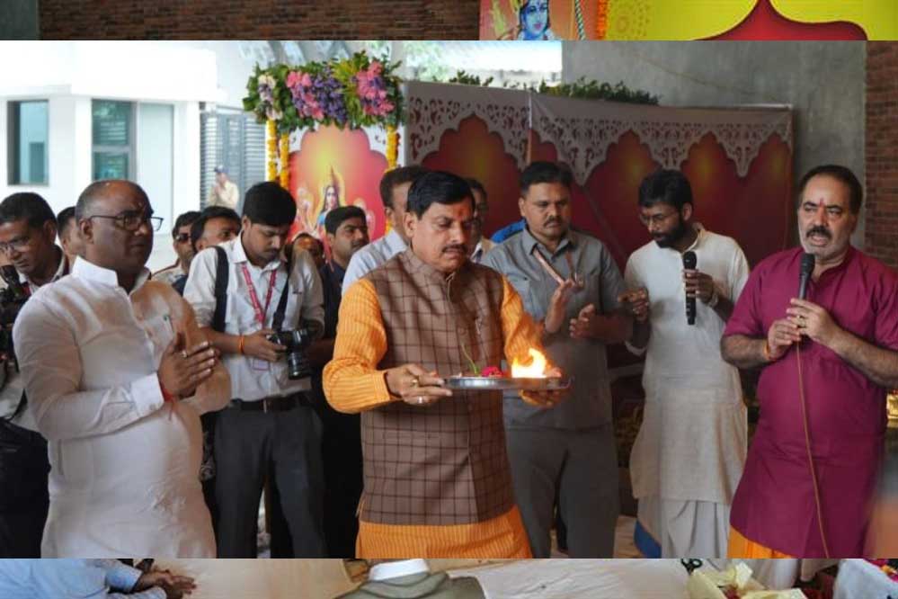 CM यादव ने विजयादशमी पर किया शस्त्र पूजन, शक्ति स्वरूपा मां काली की पूजा-अर्चना की 1 12A 53