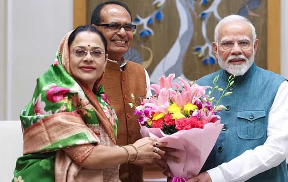 पीएम मोदी केंद्रीय मंत्री शिवराज के बेटों की शादी में शामिल होंगे, सपरिवार न्योता देने पहुंचे 1 17A 43