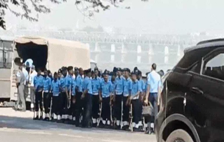मिलिट्री कपल ने एक-दूसरे से 250 किलोमीटर दूर रहते हुए आत्महत्या कर ली