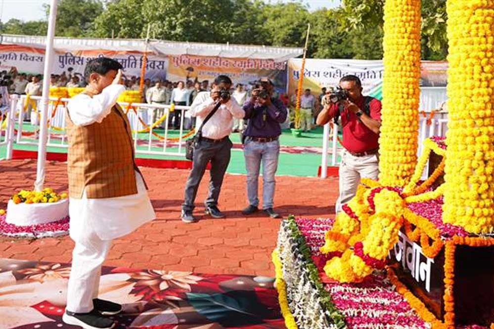 देशभक्ति और जनसेवा के ध्येय वाक्य के साथ दिन-रात जनता की सेवा में तत्पर है पुलिस : मुख्यमंत्री डॉ. यादव 1 21A 108