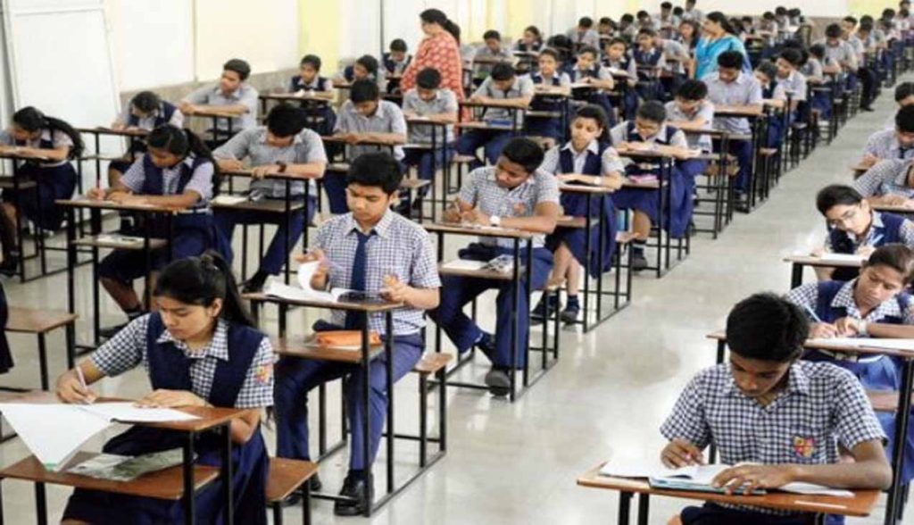 CBSE एग्जाम के लिए सभी रूम में सीसीटीवी कैमरे लगान अनिवार्य, निर्देश जारी CBSE एग्जाम के लिए सभी रूम में सीसीटीवी कैमरे लगान अनिवार्य, निर्देश जारी